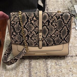 Elegant Snakeskin Pattern Shoulder Bag with Gold Chain